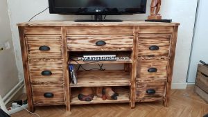 DIY Pallet Media Table with Drawers